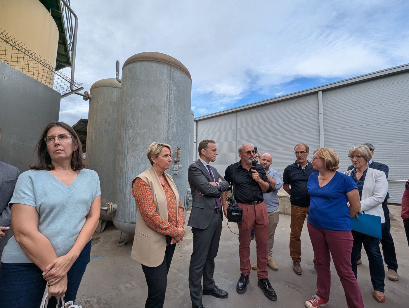 Terrats (Pyrénées-Orientales), le 9 septembre 2025. "Le principal problème, c'est le climat. Cela fait 15 ans que l'on attend un projet d'irrigation dans les Aspres", confie le président de la cave coopérative au nouveau préfet des Pyrénées-Orientales. LP/ Nelly Barbé