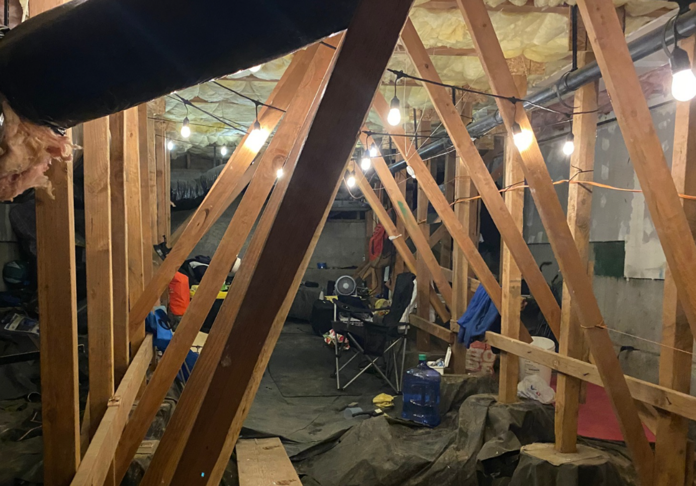 L'occupant ayant changé la serrure de la porte, les agents ont dû la forcer la porte pour pénétrer à l’intérieur des lieux. Clackamas County Sheriff's Office